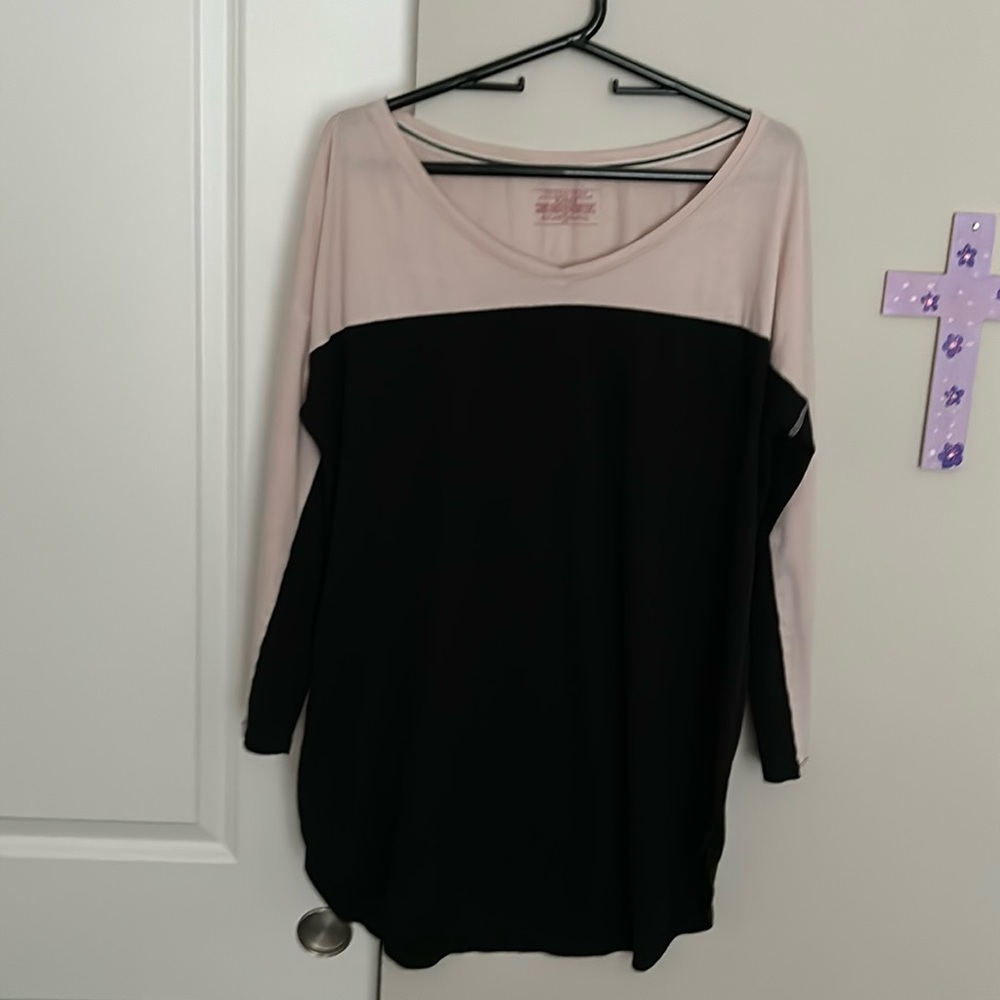 Victoria’s Secret Black & Pink long sleeved sleep shirt Size Large